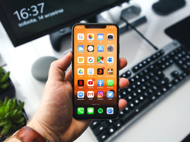 Jak wdrożyć MDM dla urządzeń Apple (iPhone, iPad)?