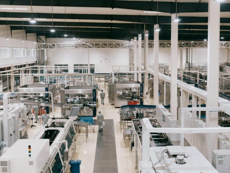 Generalne wykonawstwo instalacji technicznych w obiektach przemysłowych - kluczowe aspekty realizacji inwestycji